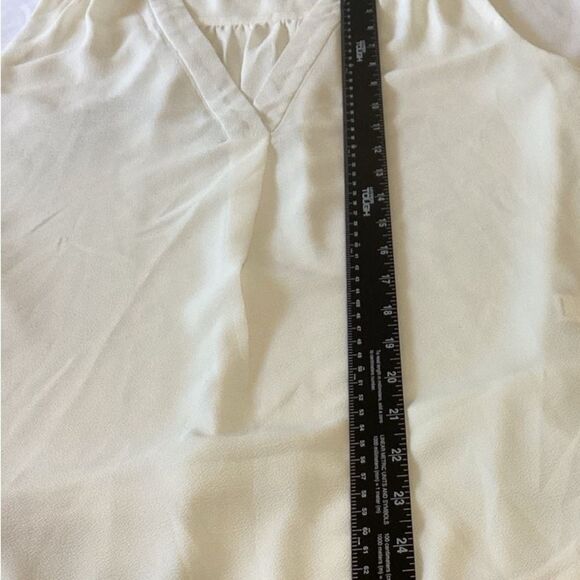Bishop & Young Top Blouse Women’s Size Small Color Cream Sleeveless V Neck - Picture 8 of 8